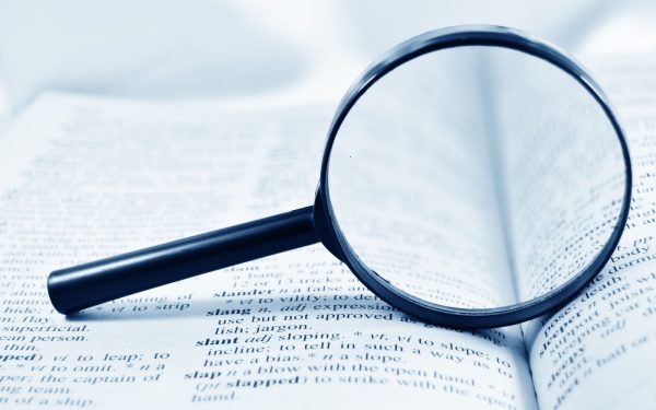 Reclamă vs. Publicitate: Românii le confundă, iată diferența