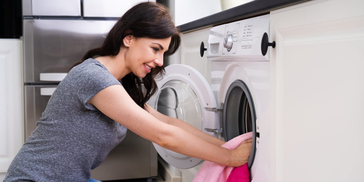 Evită electrocasnicele seara: Ce scoți din priză între 19-23