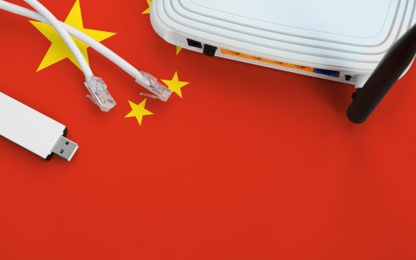 Routere chinezești, breșă de securitate: comunică pe ascuns, și în România