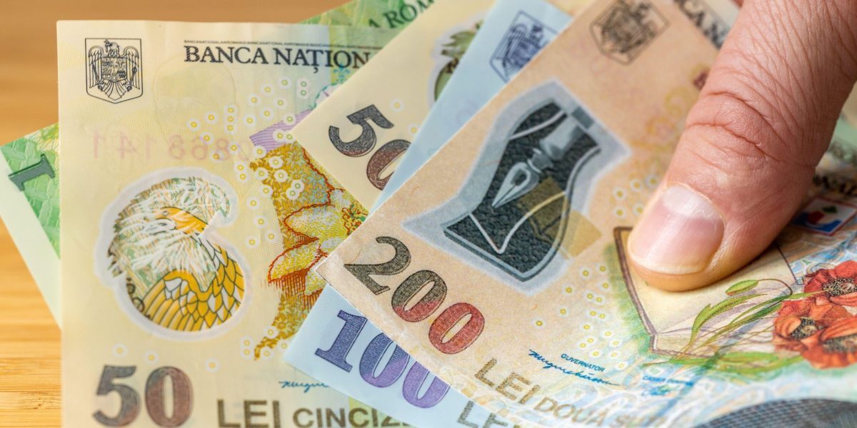 Cât câștigai acum 10 ani „bine” în România? Află salariul actual pentru același trai