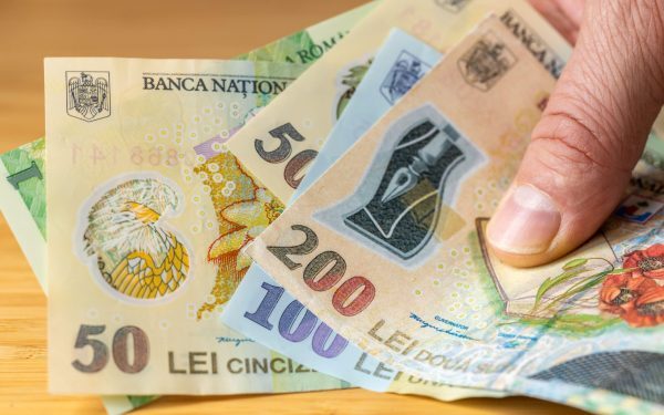Cât câștigai acum 10 ani „bine” în România? Află salariul actual pentru același trai