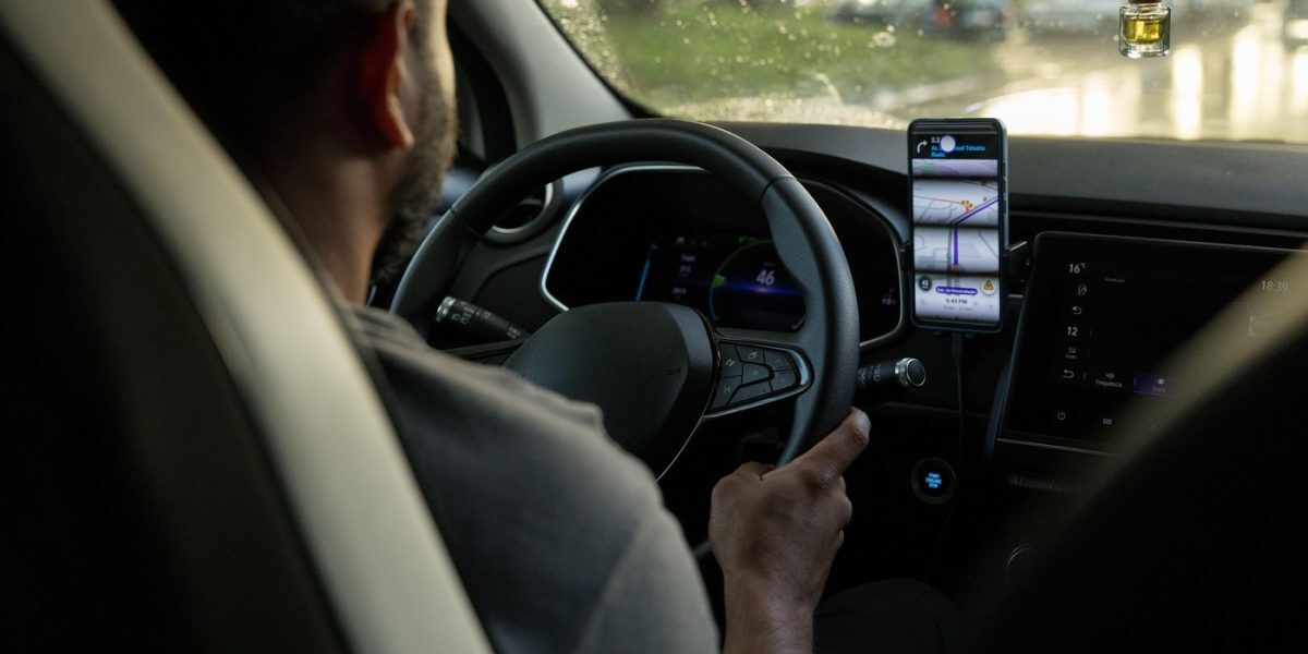 Șoferi de la 17 ani cu permis digital, suspendări europene