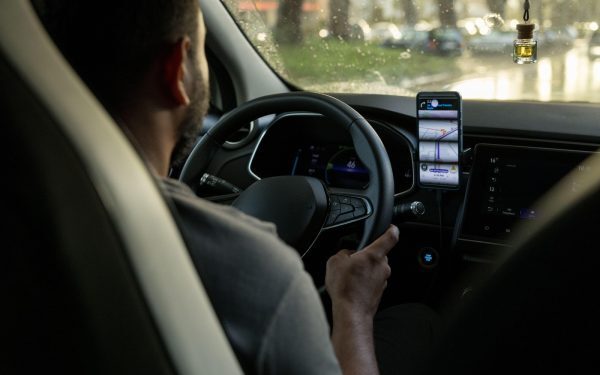 Șoferi de la 17 ani cu permis digital, suspendări europene