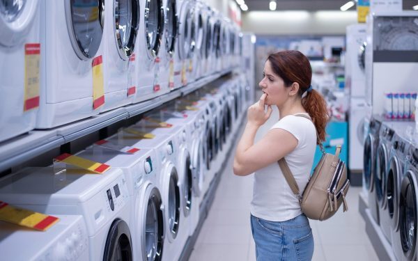 Mega-reduceri Electrocasnice: Când Cumperi Ieftin Frigider și Mașină de Spălat