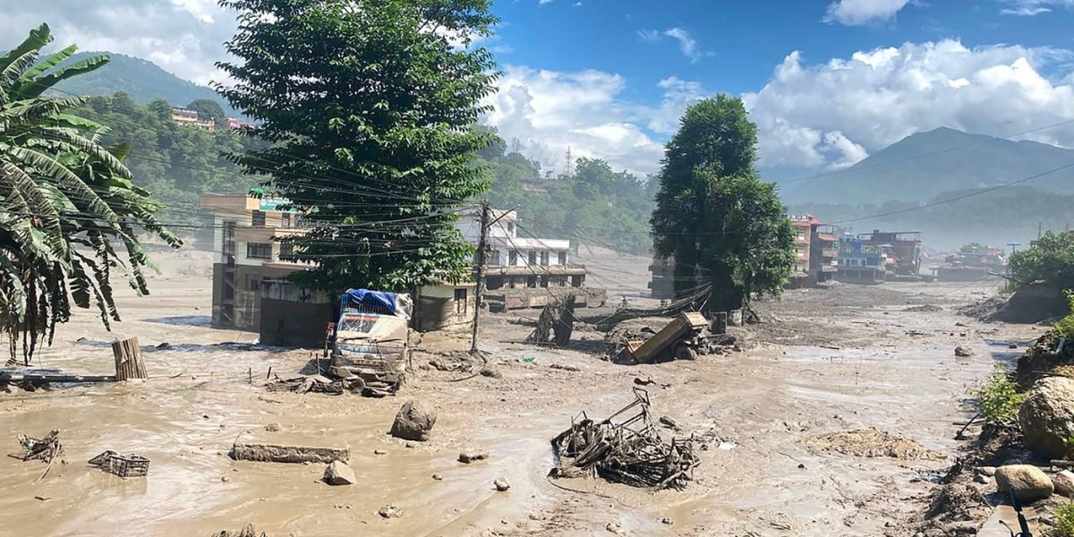 Nepal, coșmar! Viitură, 400 de turiști dispăruți