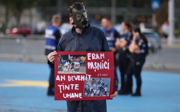 Piața Victoriei 8 ani de la 10 August: Protestatari la cuțite cu guvernul