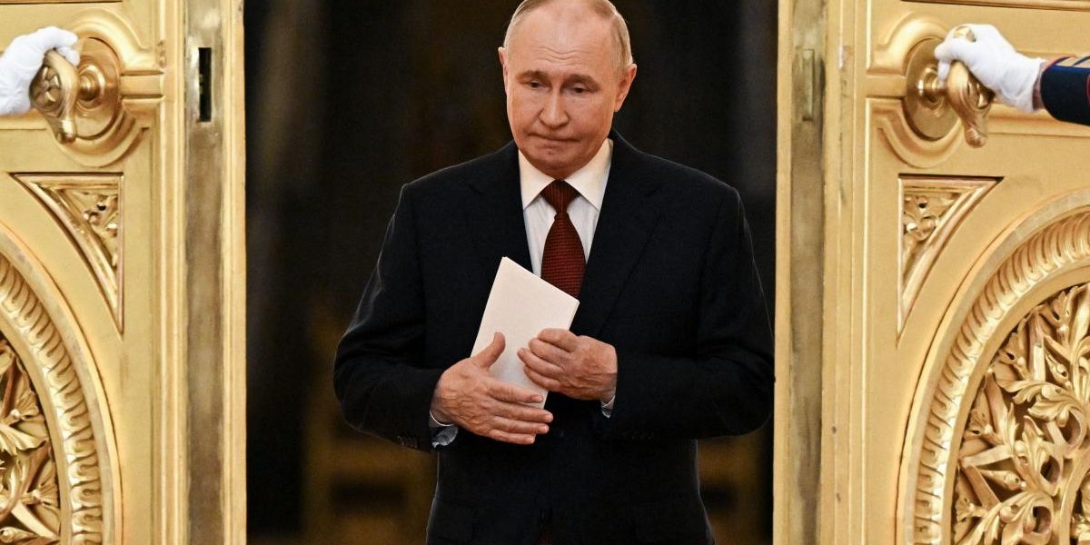 Putin, pe fugă de dronele lui Zelenski: A plecat din nou în Siberia