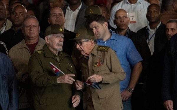 RAUL CASTRO, IN CULPA SUA, REVINE LA 100 ANI DE FIDEL