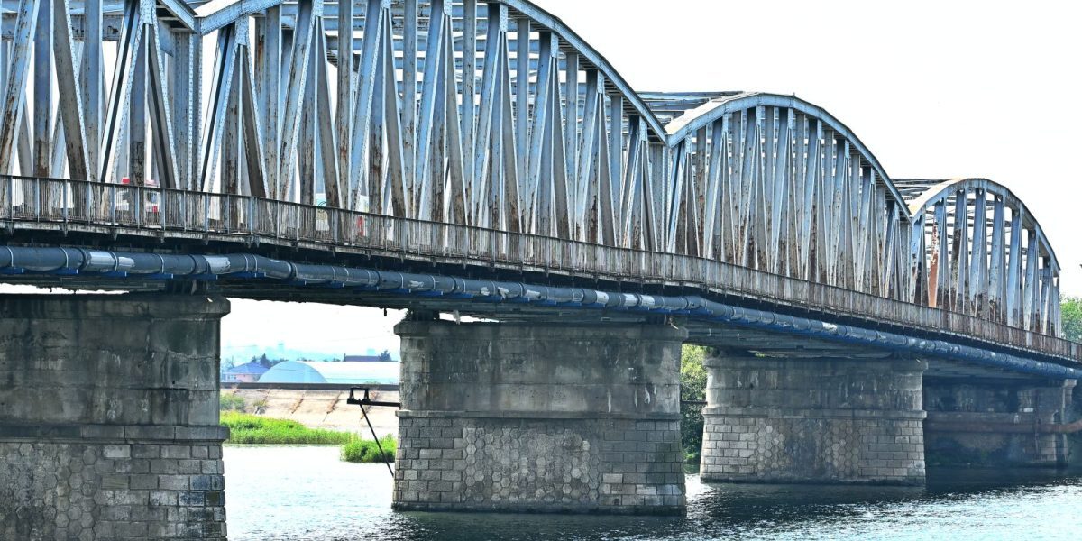 Cod galben pe râuri: Viituri puternice în patru județe