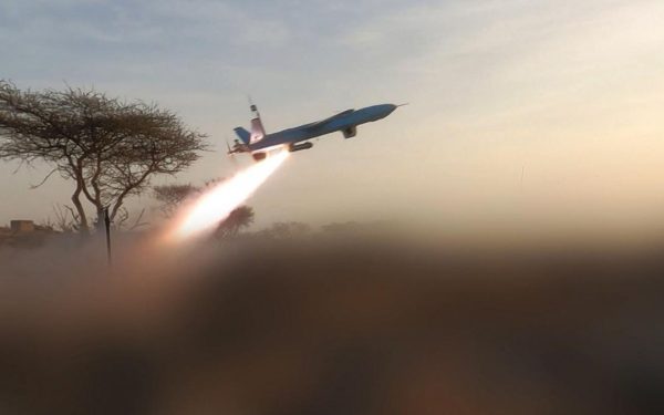 Houthi atacă din nou o rafinărie, războiul se extinde spre Arabia Saudită