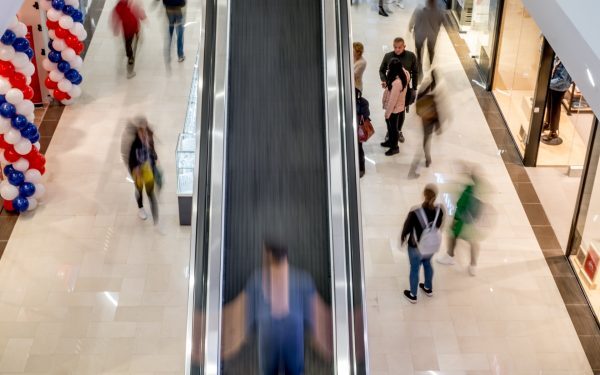 Vânzări retail România: Prăbușire în toate sectoarele în 2026