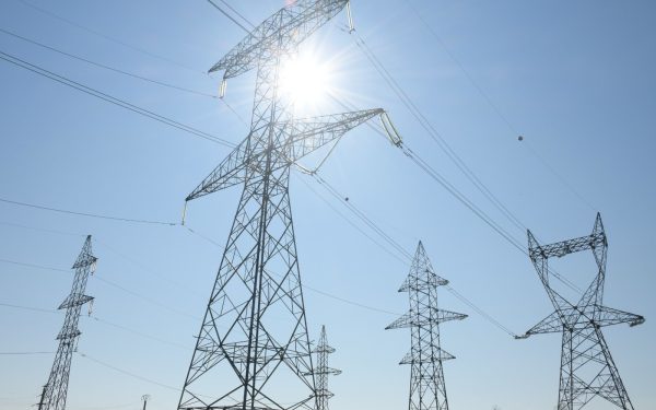 Prețul energiei: Zero și negativ în România, în plină criză