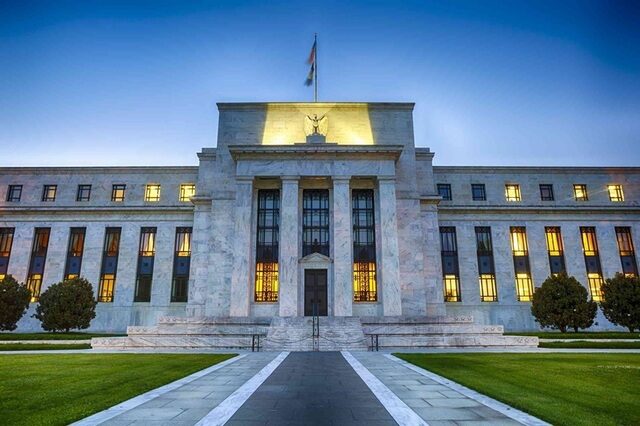 AI gone control: Fed luptă cu inflația, dar prețurile cresc acum