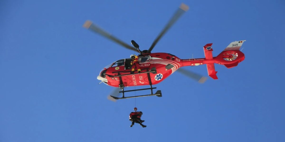 Tată și fiu germani, salvați din perete. Premiera cu Lezard și elicopter SMURD