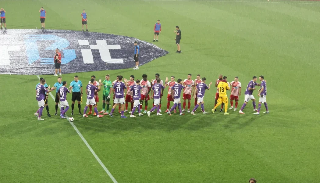 UTA – Rapid: Scandal uriaș pe final! Arbitrul refuză penalty, Stojilkovic luat la galben