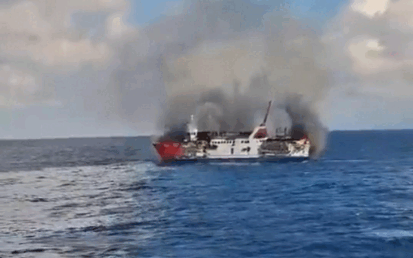 Foc pe feribot la Bali: 172 salvați, un mort