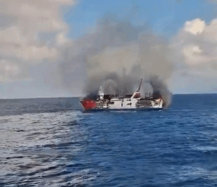 Foc pe feribot la Bali: 172 salvați, un mort