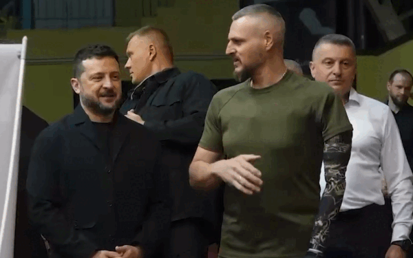 Zelenski, antrenament viral: Președintele face exerciții cu veterani