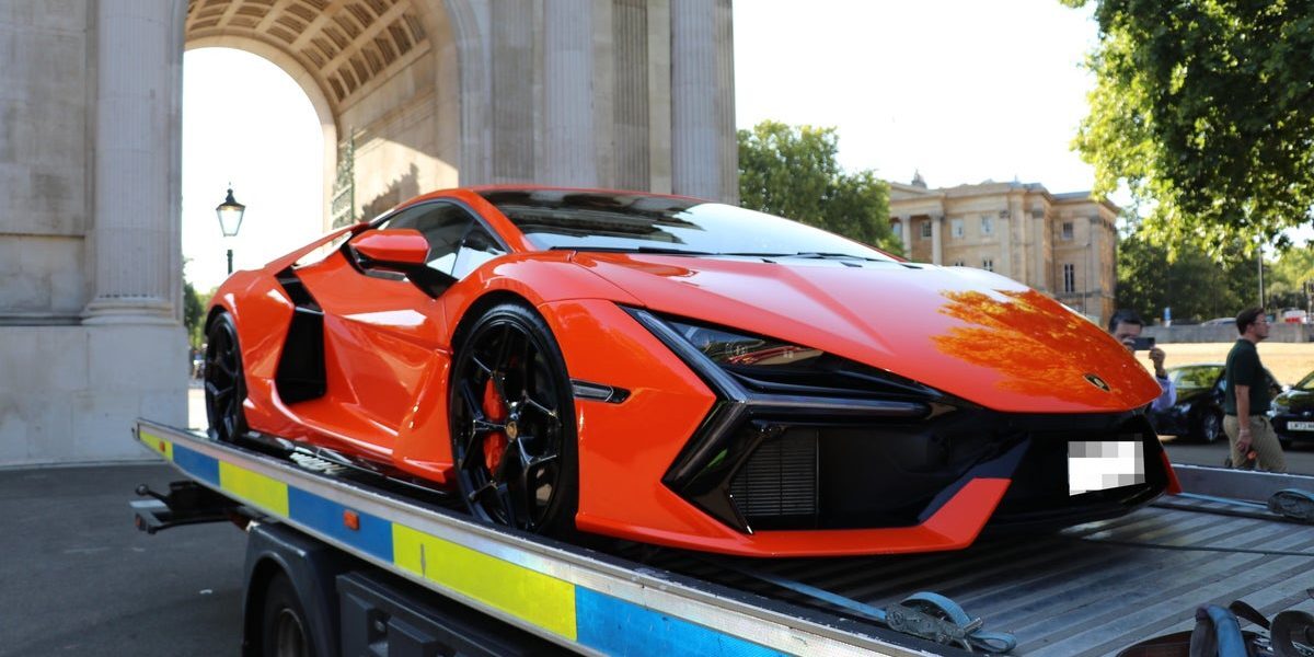 LONDRA: Mașini de lux, confiscate într-un weekend anti-haos