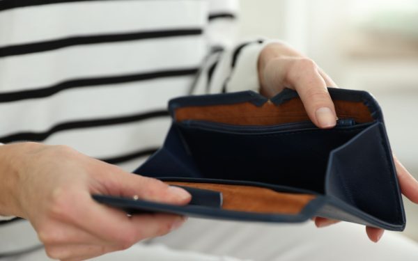 AI pe bani: Sfaturi de încredere sau risc pe termen lung