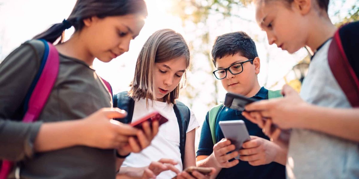 Interdicția TikTok: Australia, învinsă de adolescenți. Rețelele sociale câștigă!