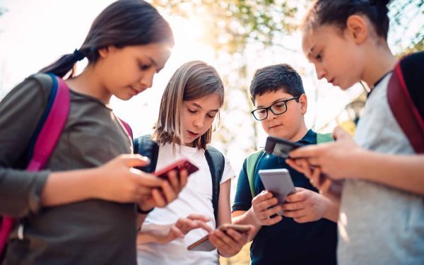 Interdicția TikTok: Australia, învinsă de adolescenți. Rețelele sociale câștigă!