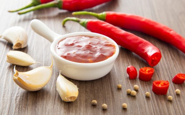 Sosul picant, preferatul nutriționiștilor: avantaje și un mare dezavantaj