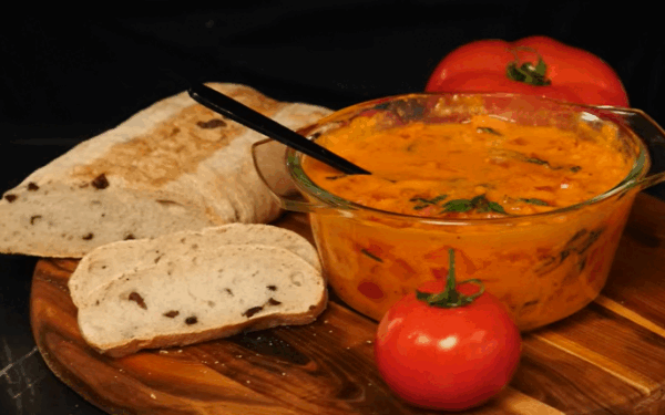 Salsa Tutu: Rețetă rapidă cu roșii, usturoi și busuioc