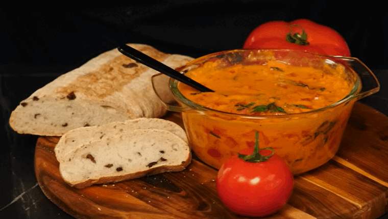Salsa Tutu: Rețetă rapidă cu roșii, usturoi și busuioc