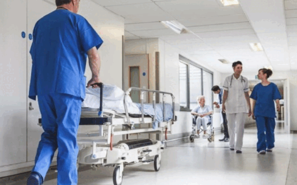 Peste 8.200 de joburi în Sănătate: Cât câștigă un asistent medical