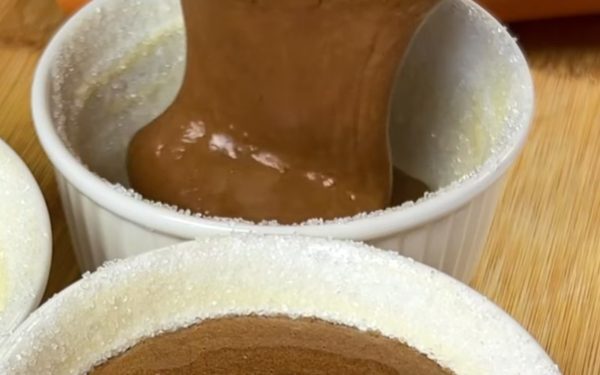 Prăjitură rapidă: Doar 2 ingrediente, gata în 20 de minute