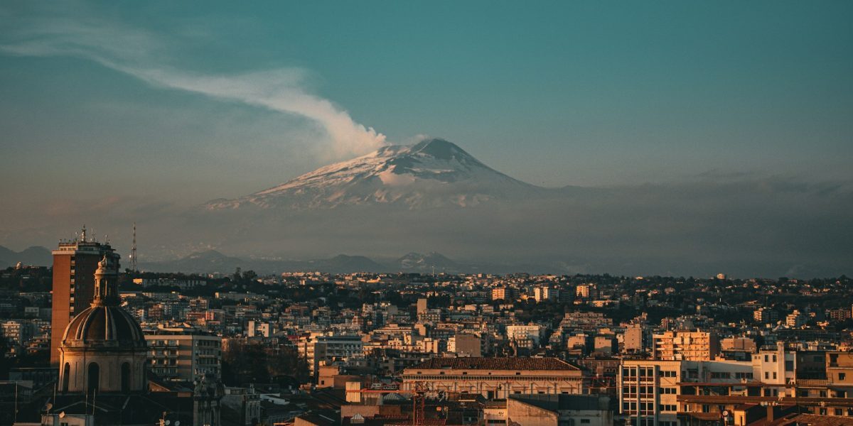 Etna în erupție de 7 zile, Catania, zboruri blocate