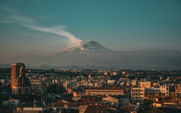 Etna în erupție de 7 zile, Catania, zboruri blocate