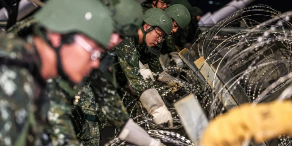 Taiwan, în scenariu de război: Tancuri pe străzi, sirene și haos digital