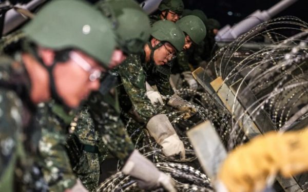Taiwan, în scenariu de război: Tancuri pe străzi, sirene și haos digital