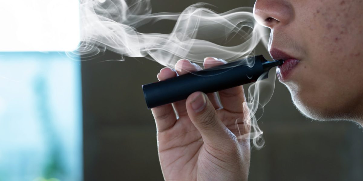 Vapingul îți distruge ochii pe furiș. Așa te afectează