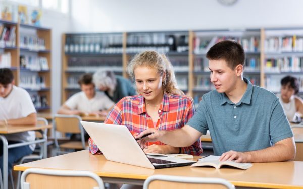 IT-iștii dau 500.000$ pe educația tinerilor din România