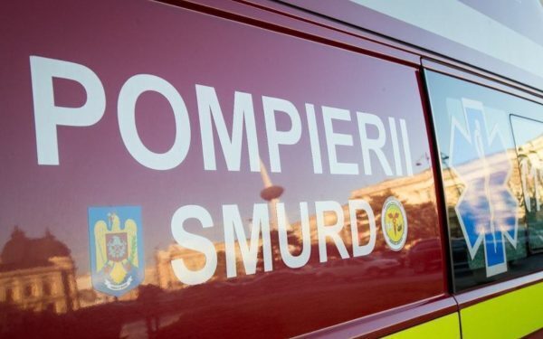 Tragedie la Bacău: Stâlp de electricitate ucigaș, un mort și un rănit