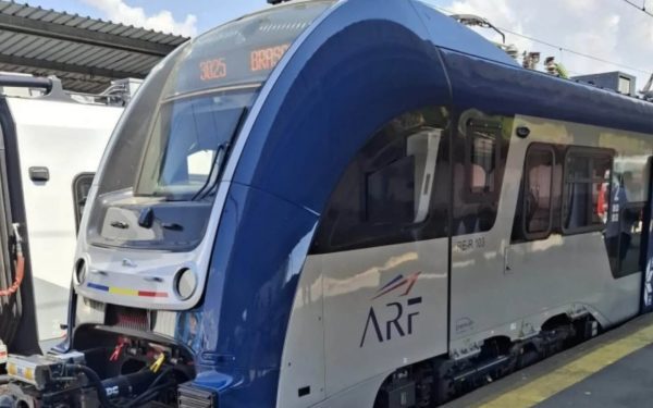 Trenul PESA: Prima cursă, căldură și întârzieri mari