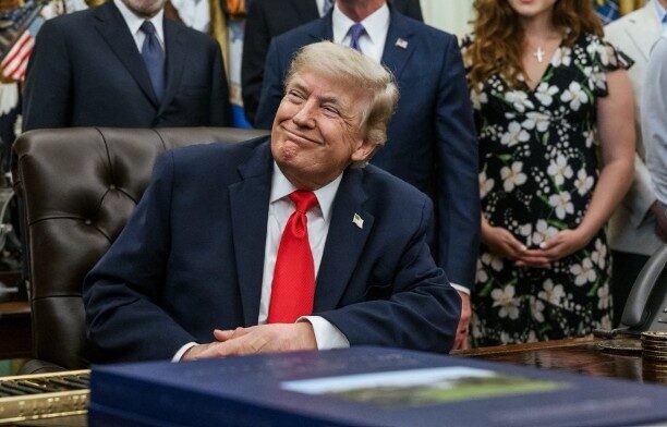 Trump schimbă macazul: Iranul, în așteptare sub presiune economică