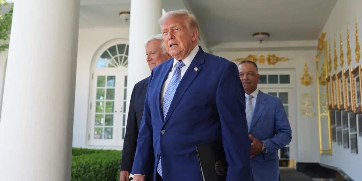 Trump, escapadă aviatică: alerte și avioane de vânătoare