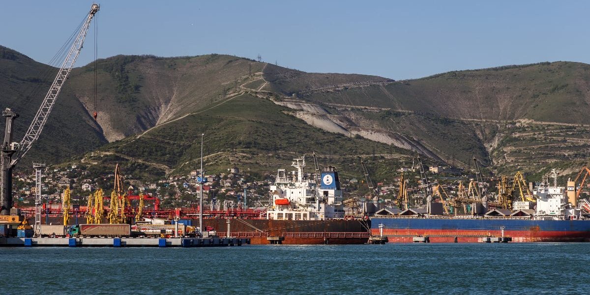 Ucraina renunță la atacuri: petrolul kazah ajunge în România