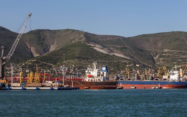 Ucraina renunță la atacuri: petrolul kazah ajunge în România