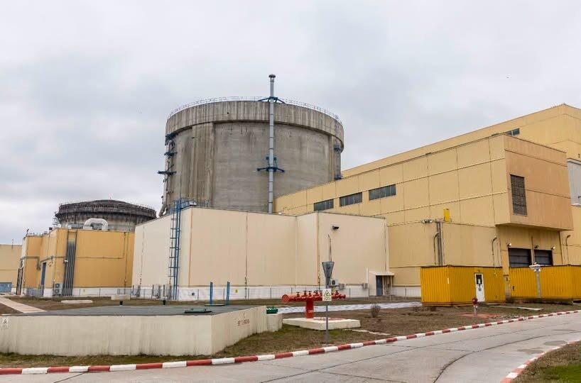 Cernavodă: Unitatea 2, 19 ani; reactorul stă singur pe Dunărea slabă