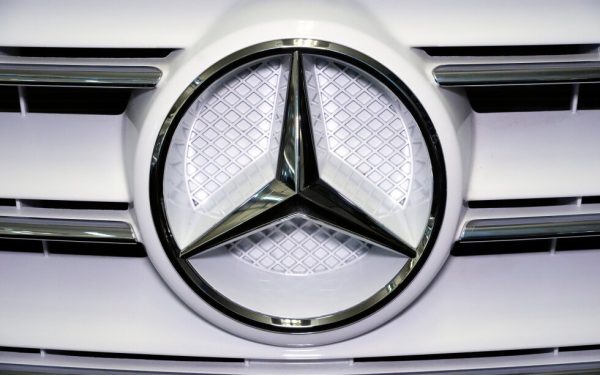 Mercedes-AMG: Logo-urile, risc de ars? Proces colectiv.