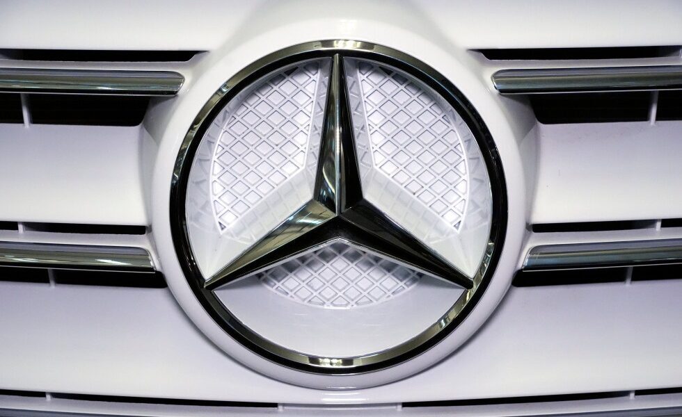 Mercedes-AMG: Logo-urile, risc de ars? Proces colectiv.