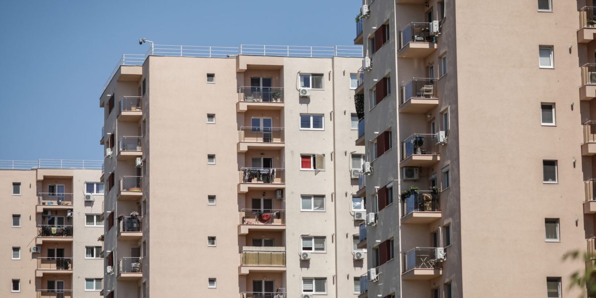 Vecinul distruge casa? Ce faci dacă refuză reparația