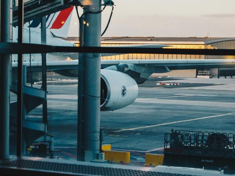 Franța prinde frauda socială: răspunderea sare peste compania aeriană