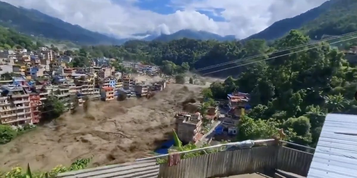 Tragedie Nepal-Tibet: 160 de morți și sute de dispăruți