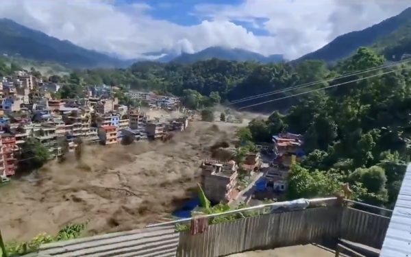 Tragedie Nepal-Tibet: 160 de morți și sute de dispăruți